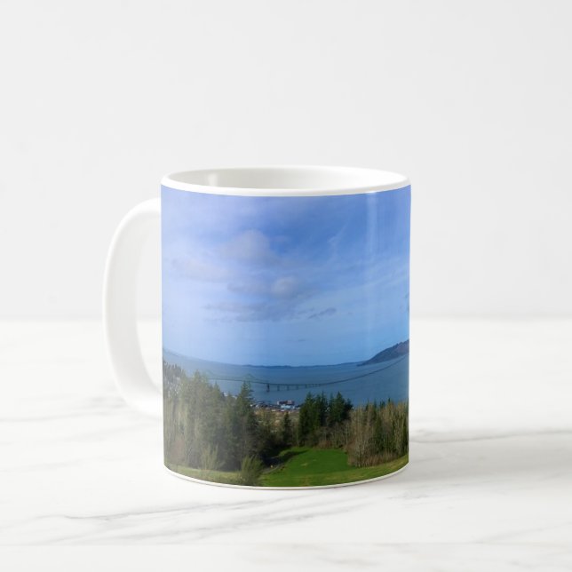 Ansichten aus der Astoria-Spalte, Oregon Kaffeetasse (Vorderseite Links)