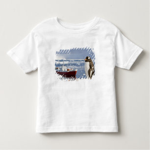 Antarktis, Neko Cove (Hafen). Gentoo Pinguin Kleinkind T-shirt