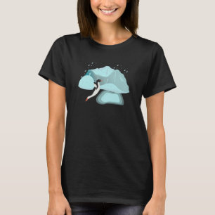 Antarktis Pinguin springt in einem Pool von Wasser T-Shirt