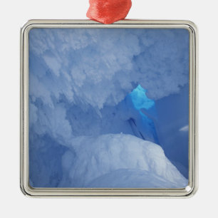 Antarktis, Ross Island, Kap Evans, Schneehöhle Ornament Aus Metall