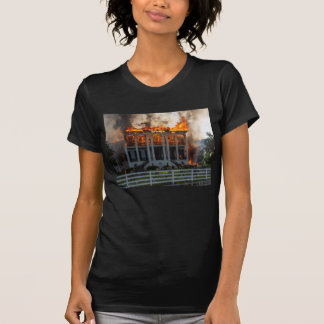 Antebellum Mansion | Feuer bricht Nottoway Resort  T-Shirt