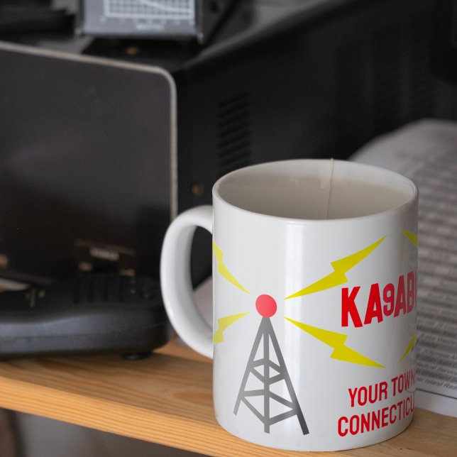 Antenne und Rufzeichen des Amateurfunkbetriebs Tasse (Von Creator hochgeladen)