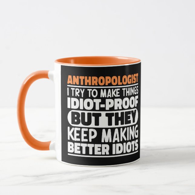 Anthropologe, den ich versuche, die Dinge zum Idio Tasse (Links)