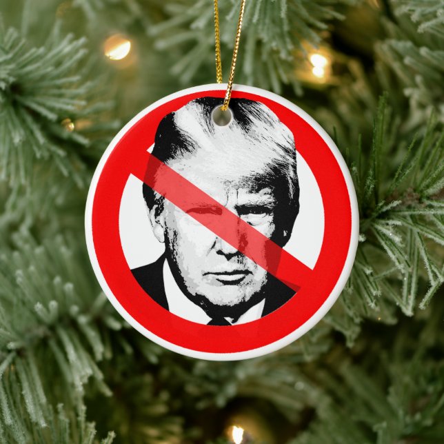 Anti Donald J. Trump hat das Gesicht überschritten Keramik Ornament (Baum)
