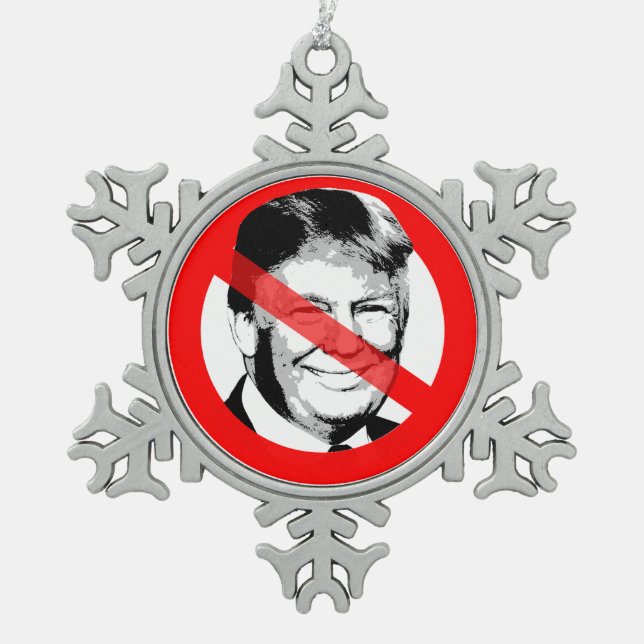 Anti Donald Trump hat das Gesicht verdrängt Schneeflocken Zinn-Ornament (Vorderseite)