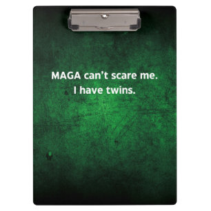 Anti MAGA Twin Mamas Klemmbrett