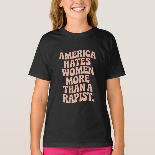 Anti Trump Anti MAGA Protest Feminist Aktivist T-Shirt (Vorderseite)