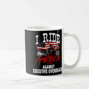 Anti Trump Biker widersetzt sich der Führungskraft Kaffeetasse