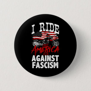 Anti-Trump-Biker widerstehen faschistischem Protes Button