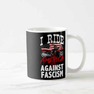 Anti-Trump-Biker widerstehen faschistischem Protes Kaffeetasse