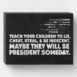  Anti-Trump Holzkisten Schild