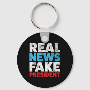 Anti Trump Shirt Real News Fake Präsident Shirt Re Schlüsselanhänger