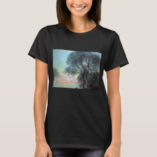 Antibes am Morgen von Claude Monet T-Shirt