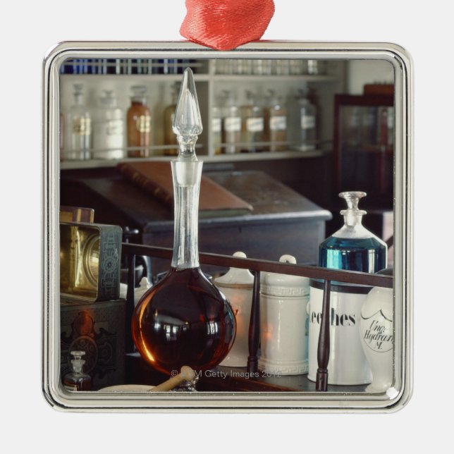 Antike Apothekenflaschen Ornament Aus Metall (Vorne)