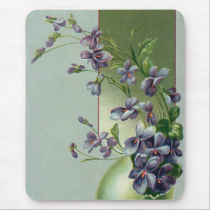 Antike blühende violette Blumen in einem Osterei Mousepad