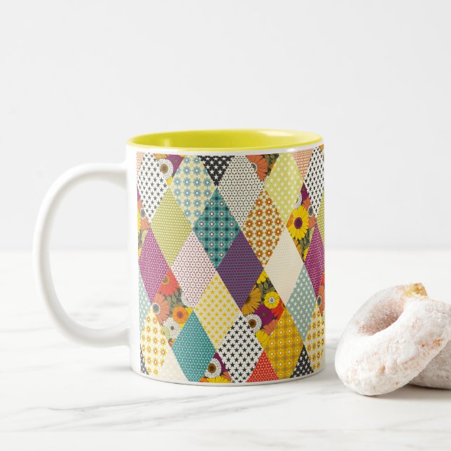 antike Blumen-Patchworkdecke Zweifarbige Tasse (Mit Donut)