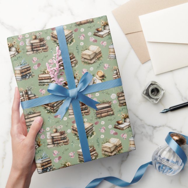 Antike Bücher & Blumen auf Salbeigrün Geschenkpapier (Schenken)