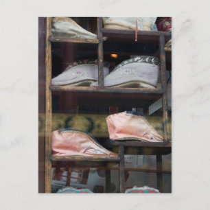 Antike chinesische Frauenschuhe Postkarte