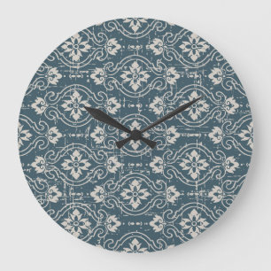 Antike Eleganz: Nahtlose Blumengestaltung Große Wanduhr