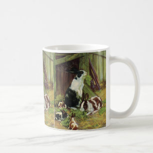 Antike Farmtiere, Hauskaninchen spielen neben dem Kaffeetasse