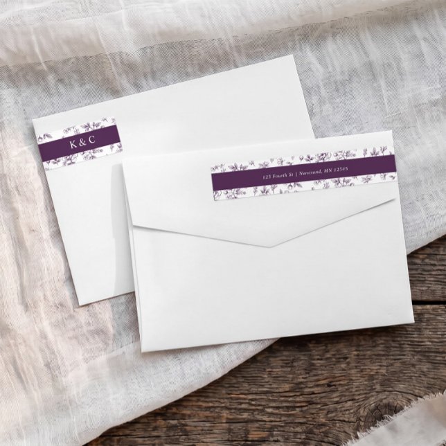 Antike Florale Dunkelviolette Hochzeits-Rücksendea (Eggplant dark purple wrap around return address label with French floral pattern and initials)