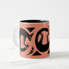 Antike Füchse und Blume auf orangefarbener Tasse