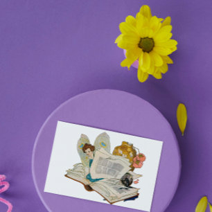 Antike Illustration einer lesenden Feenbuchwurms Postkarte