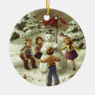 Antike Kinder beim Bau eines Schneemanns Keramik Ornament