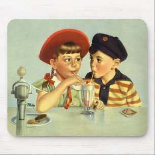Antike Kinder, Junge und Mädchen teilen sich einen Mousepad