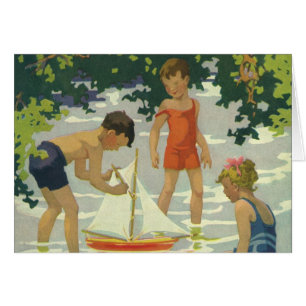 Antike Kinder spielen mit Segelbootspielzeugen am 
