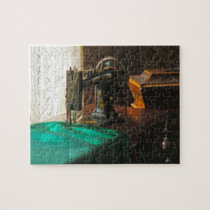 Antike Nähmaschine am Fenster Puzzle