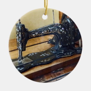 Antike Nähmaschine mit Blumenmotiv Keramik Ornament