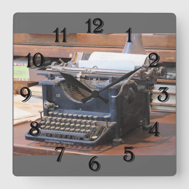 Antike Schreibmaschinen-Uhr Quadratische Wanduhr (Vorderseite)