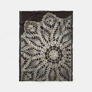 Antike schwarze und weiße Spitzen-Doily Fleecedecke