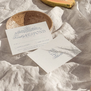 Antike staubblaue botanische Old Money-Hochzeit RSVP Karte