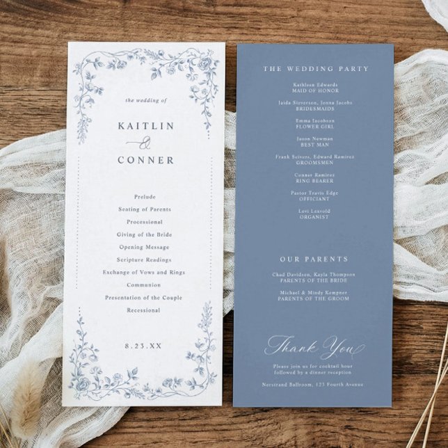 Antike Staubblaue Französische Florale Hochzeit Programm (Vintage French dusty blue wedding program with elegant chinoiserie floral frame)