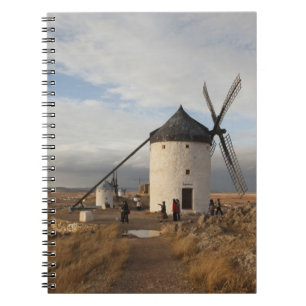 Antike Windmühlen von La Mancha, mit Besuchern Notizblock