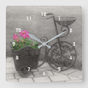Antiker Fahrrad-Blumen-Halter Quadratische Wanduhr