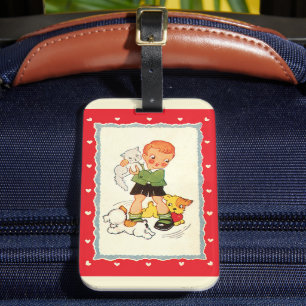 Antiker Junge rettet ein Kätzchen vor herumrennend Gepäckanhänger