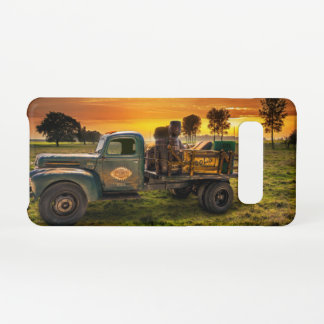 Antiker Lieferwagen im Grünen Samsung Galaxy S10 Hülle