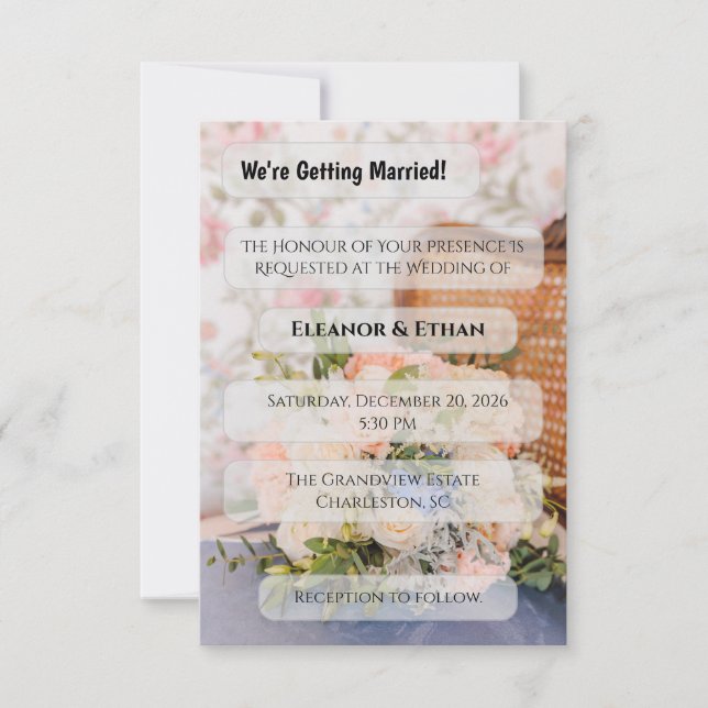 Antiker Rattan-Sessel Pfirsich- und blaue Blütenbo Einladung (Vorderseite)