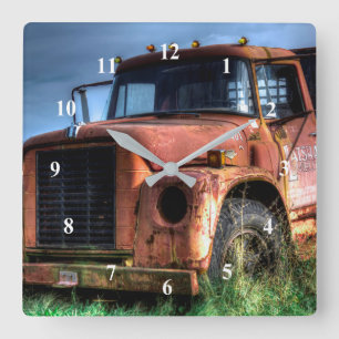 Antiker roter internationaler Lieferwagen-LKW Quadratische Wanduhr