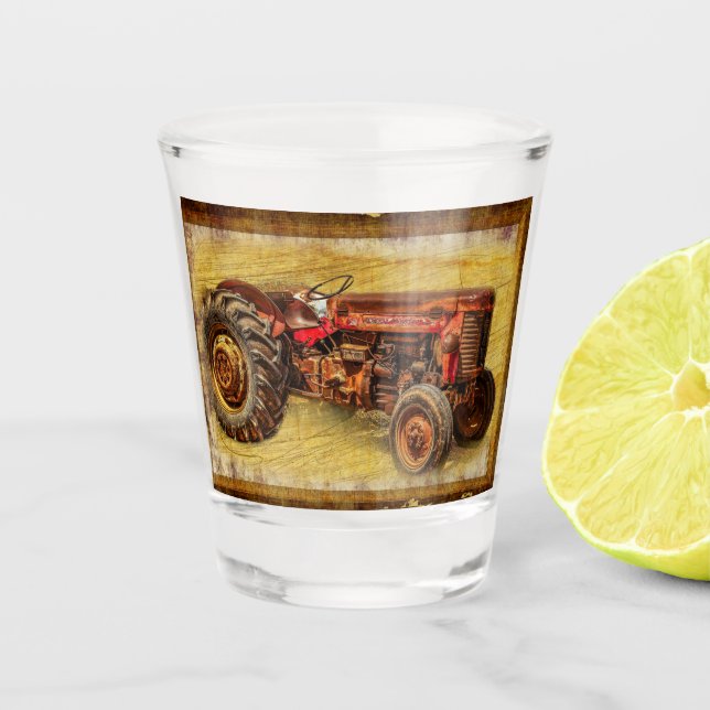 Antiker roter Traktor Schnapsglas (Vorderseite)