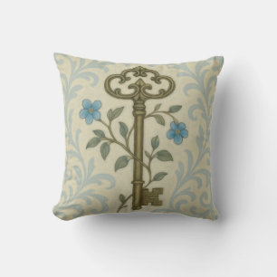 Antiker Schlüssel & Blaue Blumenrolle Quadratisch Kissen
