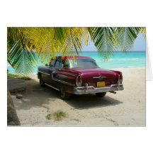 Antikes Auto am Strand in Kuba