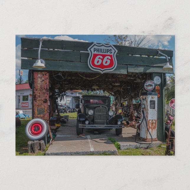 Antikes Auto und Pump Postkarte (Vorderseite)
