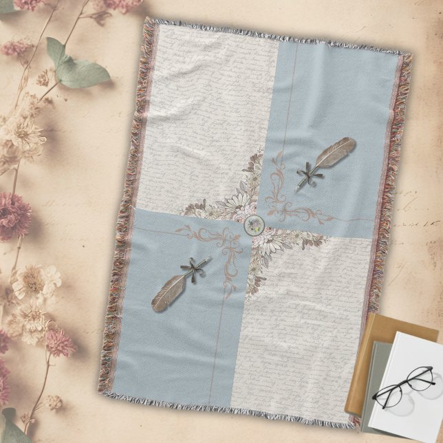 Antikes Blau Klassisches Manuskript Gewebter Frans Decke (A touch of timeless blue elegance for your classic home. This woven throw adds sophistication.)