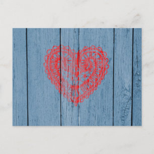 Antikes blaues Holz und rotes Spitzenherz Postkarte