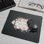 Antikes Blumenlogo | Rost und Kohle Mousepad<br><div class="desc">Die elegante Mousepad-Mousepad-Mousepad-Mousepad-Mousepad mit ihrem Namen und/oder ihrem Firmennamen,  gerahmt durch eine Blume von üppigen Aquarellfarben in Rosa,  Salbei,  Pfirsichgrün und Creme,  auf einem kontrastierenden,  tief gebürsteten Holzkohle vor schwarzem Hintergrund.</div>