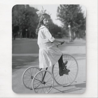 Antikes Dreirad Girl, 1913 Mousepad